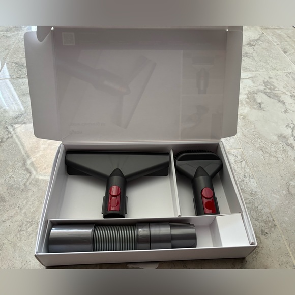Dyson home cleaning kit - Picture 3 of 3